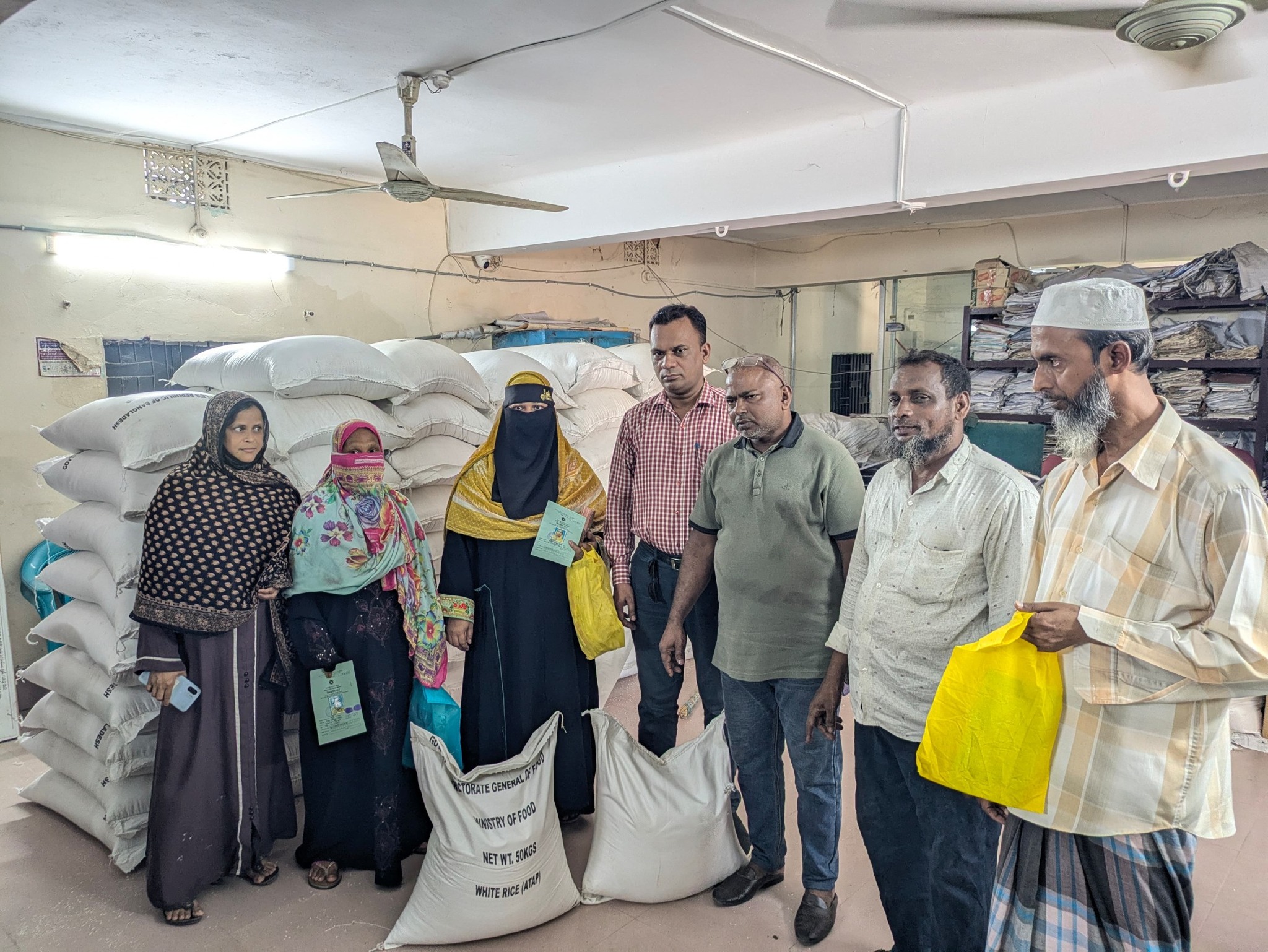 দক্ষিণ মাদার্শা ইউনিয়নের চলমান মাসের ডিডব্লিউবি কর্মসূচি'র উপকারভোগীদের মাঝে চাল বিতরণ শতভাগ সম্পন্ন।